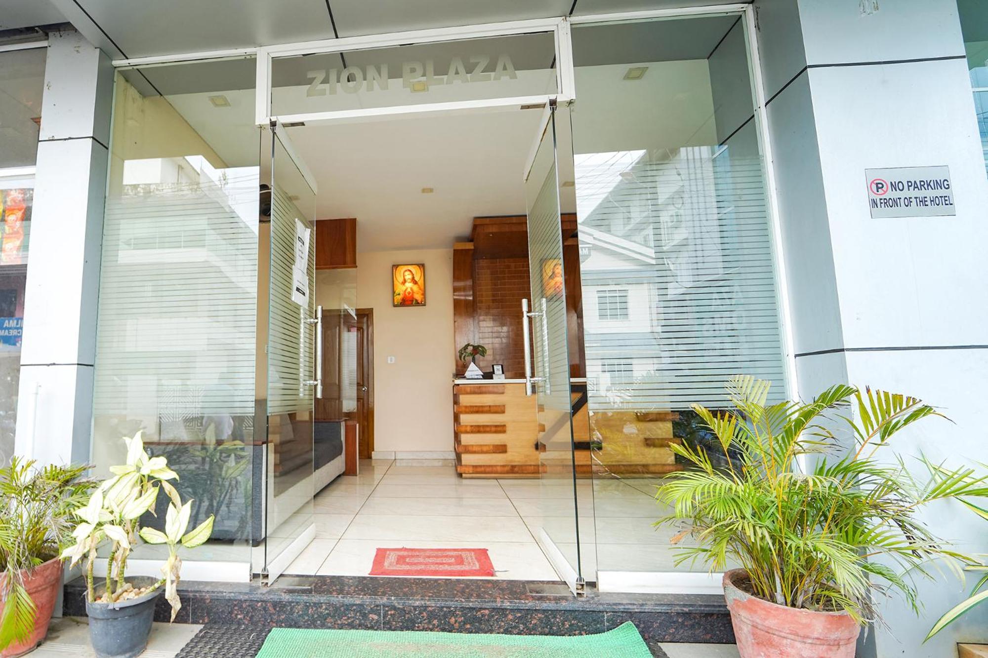 Zion Plaza Hotel Nedumbassery Exterior photo